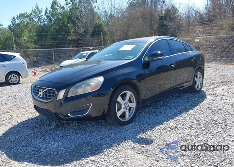 2012 Volvo S60 T5 z USA, uszkodzony, nr VIN YV1622FS6C2143756